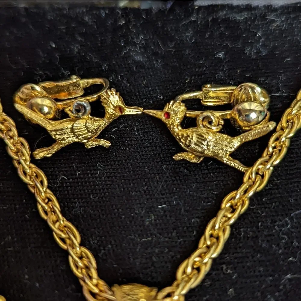 Vintage road runner necklace & earrings